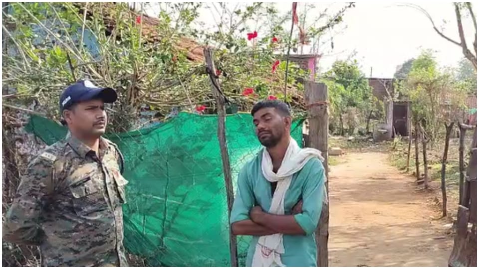 MP Mass Suicide News: Mother 2 children found hanging in Dindori home