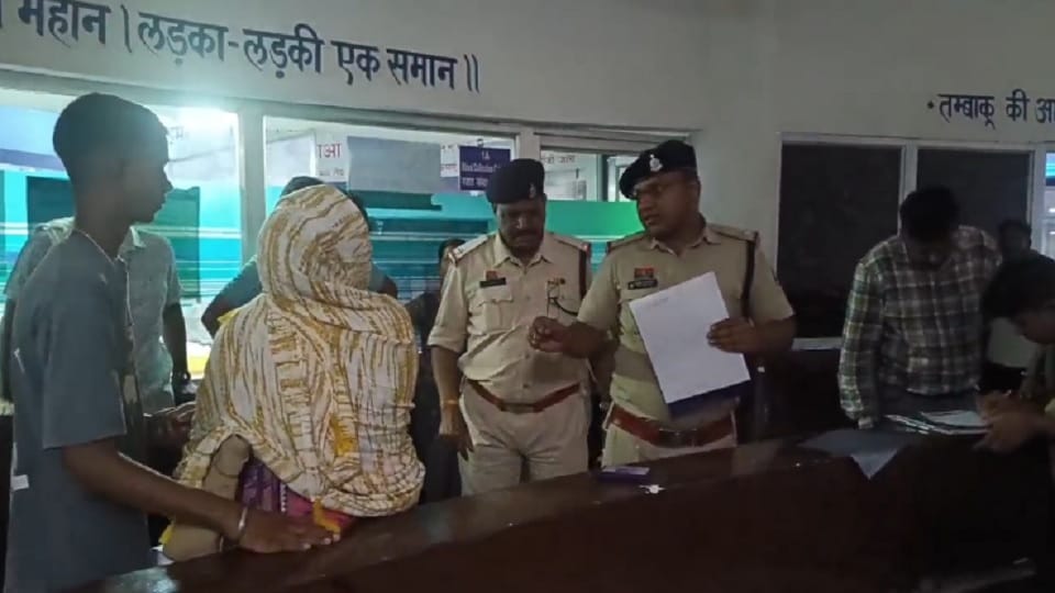 There was a ruckus after the death of a prisoner of Baloda Bazar jail in the district hospital