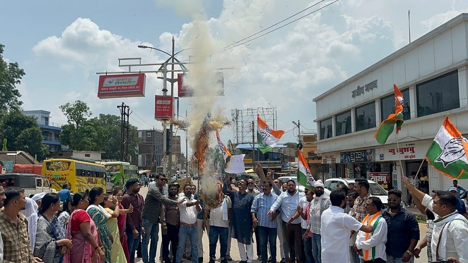Congress burns effigy of BJP government and ED says office attached for the first time in history