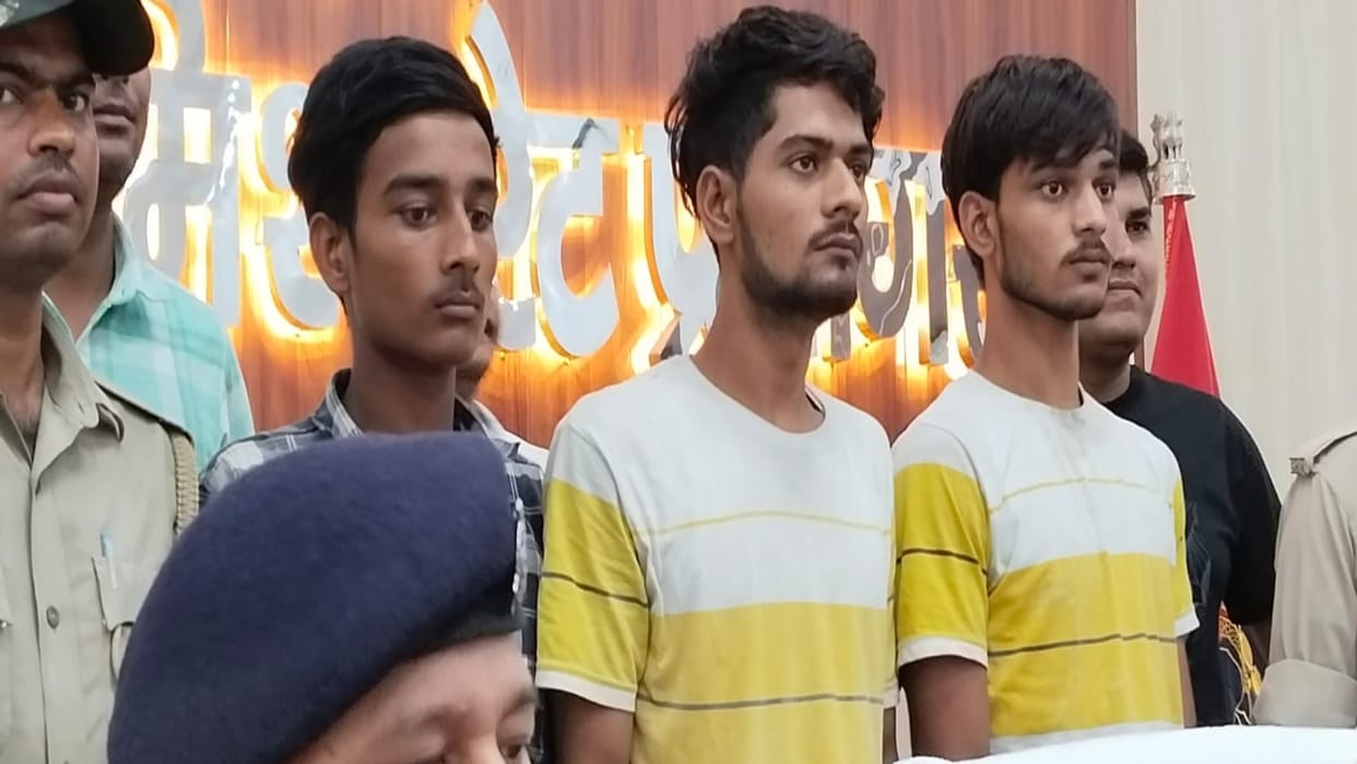 Three arrested including brother-in-law who beat up a youth and snatched his bike, mobile and cash