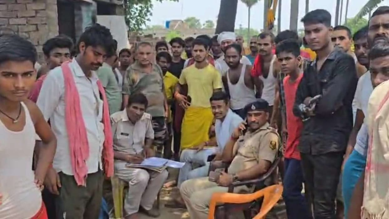 bihar news computer teacher love marriage couple found dead in room