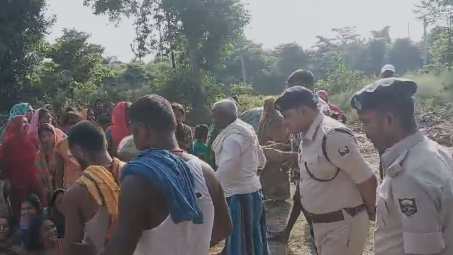 मौके पर मौजूद पुलिसकर्मी
