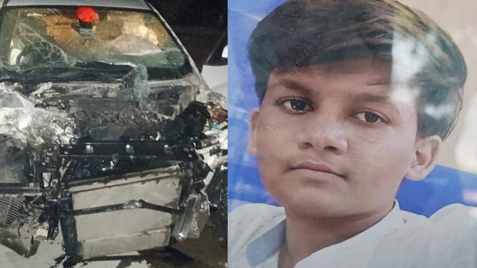 Tragic accident on Yamuna Expressway uncontrolled car hits divider teenager dies