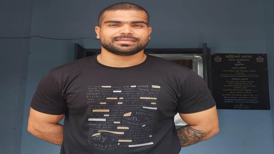 पुलिस की गिरफ्त में आरोपी