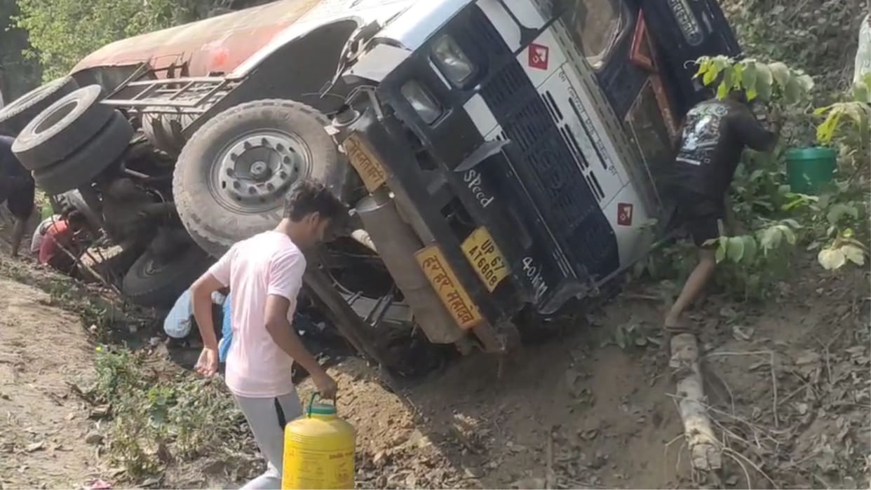 Villagers ran away after filling diesel in cans crowd gathered as truck overturned