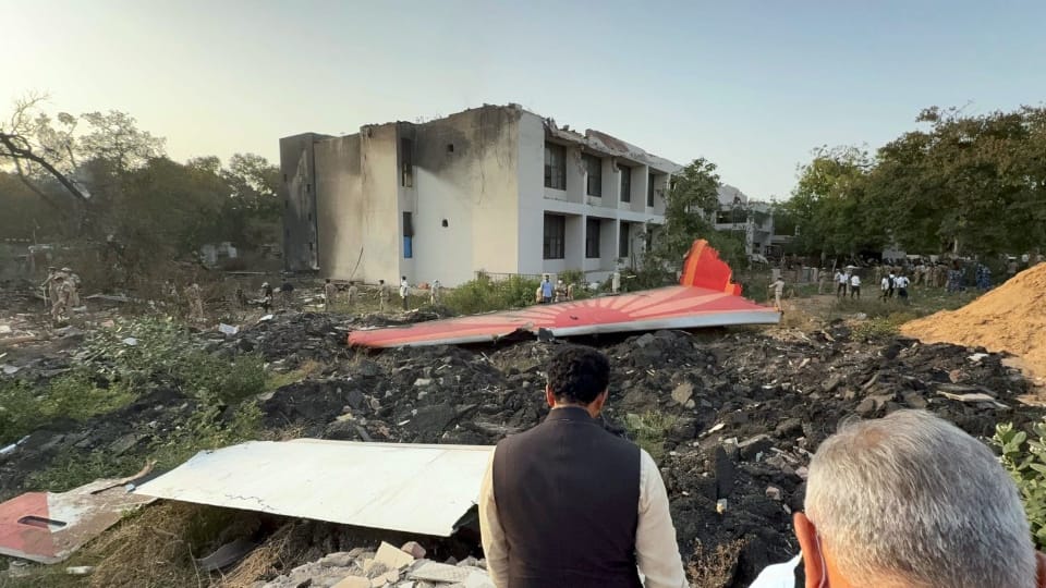 Ahmedabad plane crash Khushboo visit Brahmadham Asotara Before leaving her husband kept wait for her in London