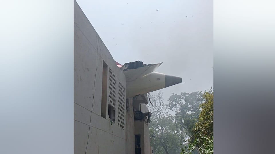 Ahmedabad Plane Crash Father Posted Pic with Daughter Before London Flight, Khushboo Dies