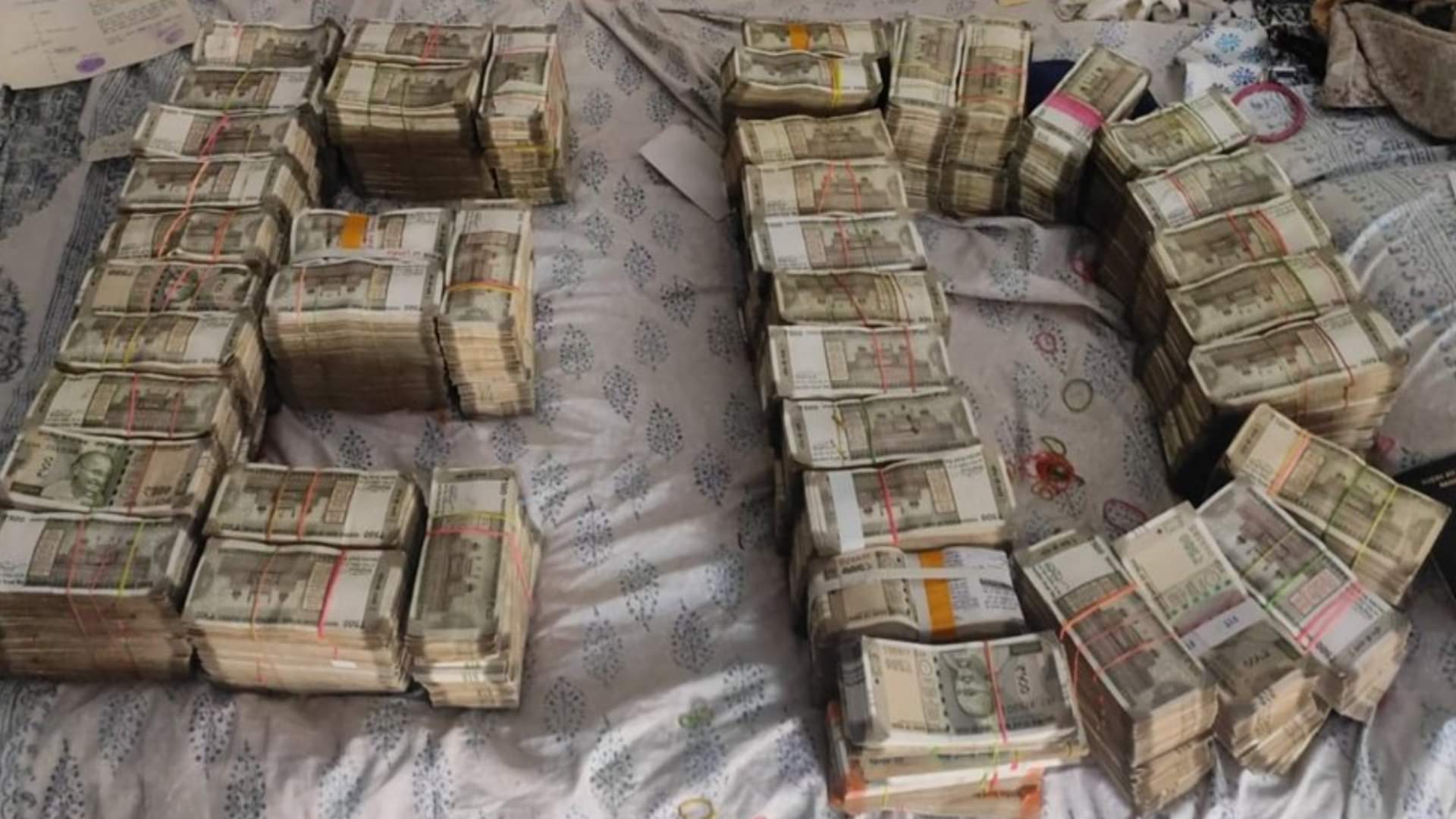 2.04 करोड़ कैश जब्त