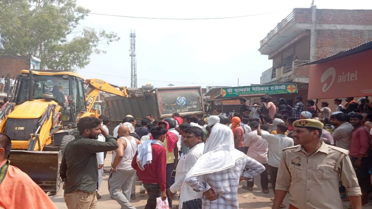 Sand laden dumper overturns on a tempo full of passengers, several people reported dead