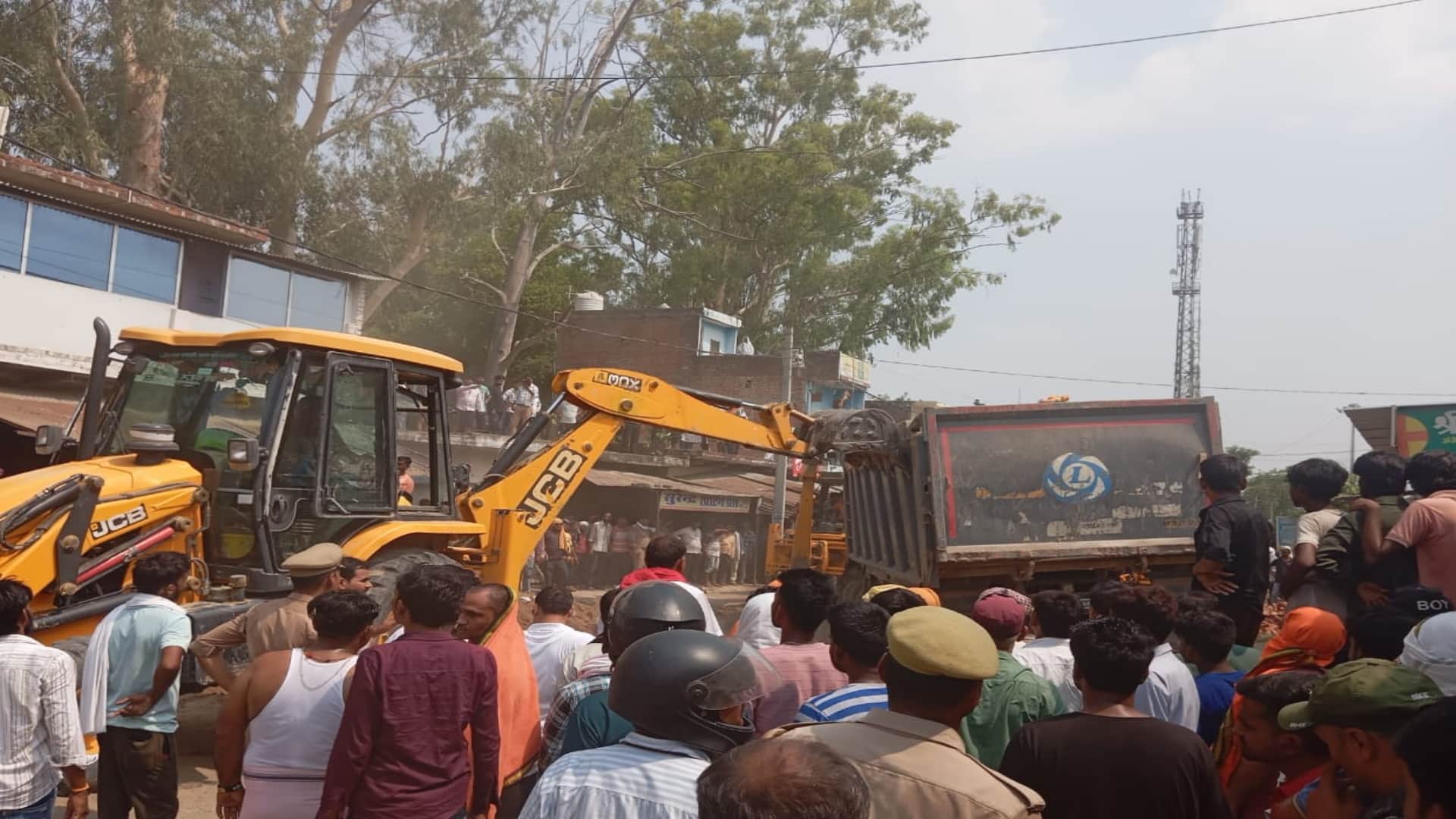 Sand laden dumper overturns on a tempo full of passengers, several people reported dead