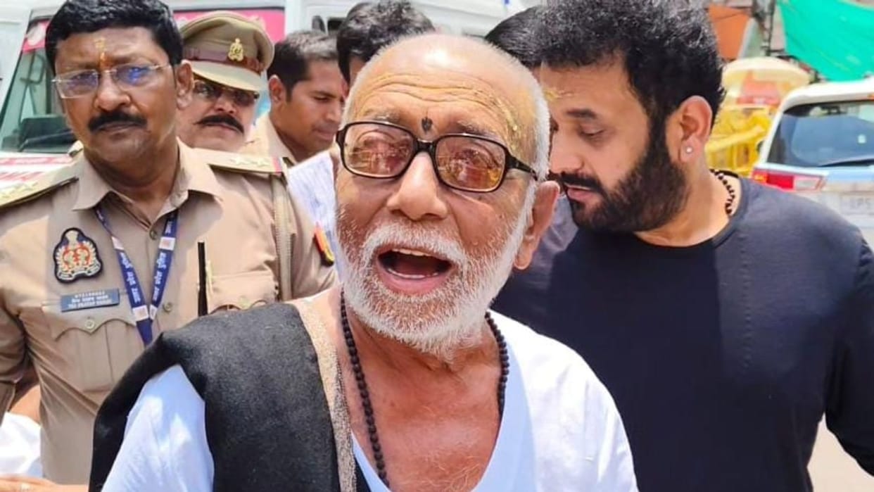 Saint Morari Bapu arrived to visit Kashi Vishwanath Dham in varanasi
