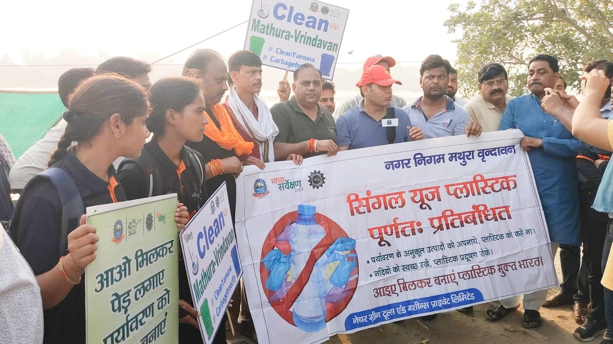 cleanliness drive was carried out in Yamuna in Mathura