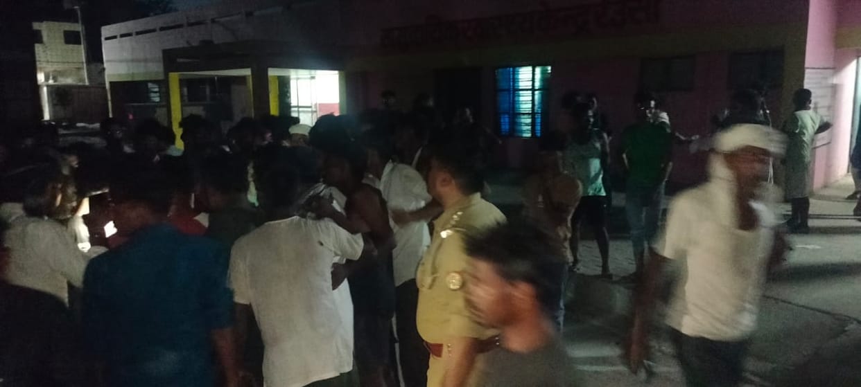 Sitapur: Truck overturned uncontrollably, four people died a painful death; the deceased had gone to attend a