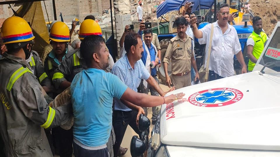 Six houses collapsed during excavation in Mathura three died know cause of the accident