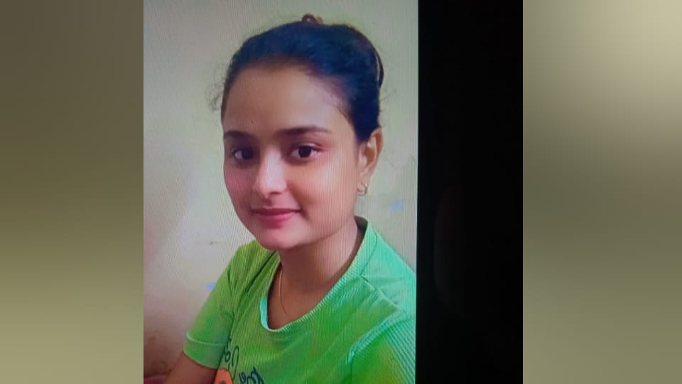 Hathras Murder DM driver daughter Mother says My daughter Killed in front of my eyes I could not do anything