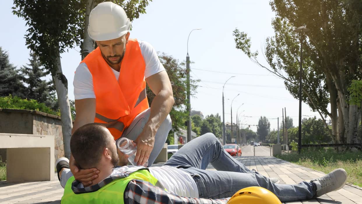 Heatstroke vs Heat Exhaustion Difference Key Symptoms in detail in hindi