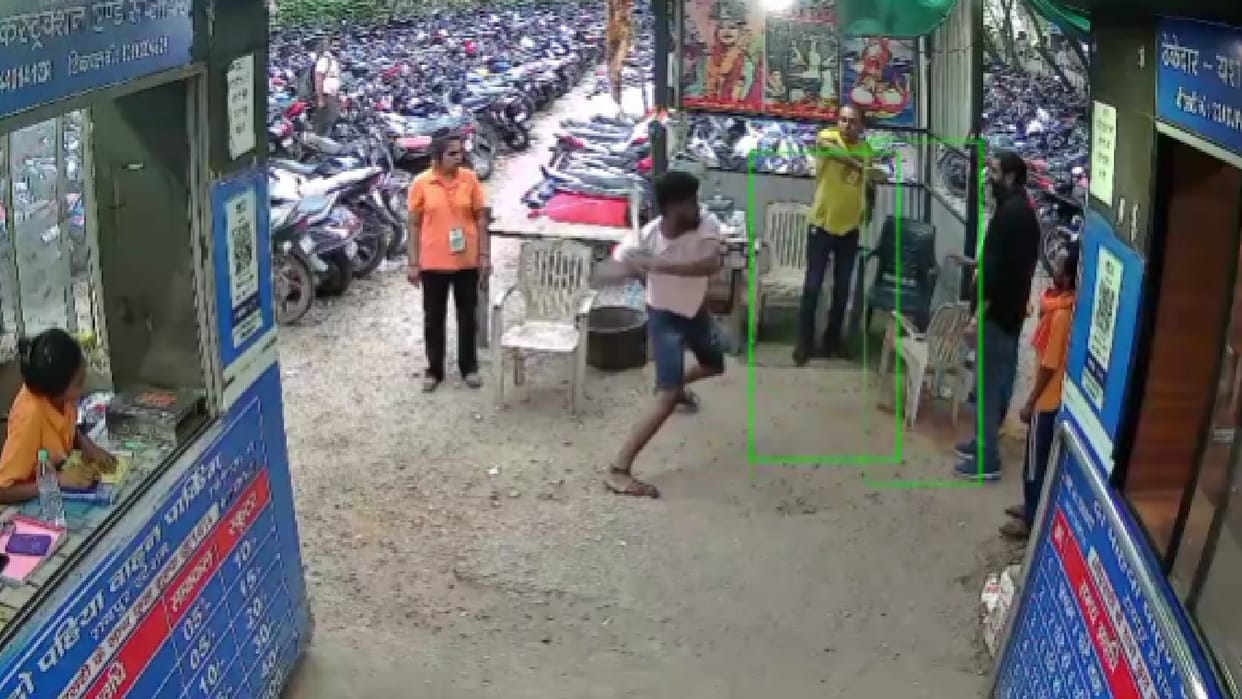 Stabbing and assault in broad daylight in Raipur railway station parking, two arrested, one absconding