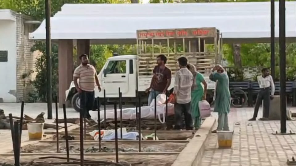 Funeral of Kamal Kaur Bhabhi in Bathinda no one fan come see video