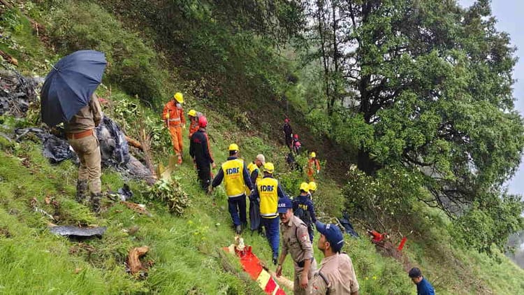 केदारनाथ हेलिकॉप्टर क्रैश: आर्यन हेली एविएशन के दो मैनेजरों पर केस दर्ज, कंपनी देगी पांच-पांच लाख रुपये मुआवजा
