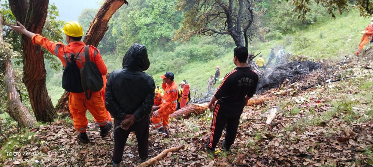 Kedarnath helicopter crash photos fog and zero visibility seven people including Pilot Died