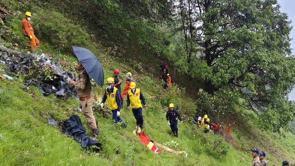 Kedarnath helicopter crash photos fog and zero visibility seven people including Pilot Died