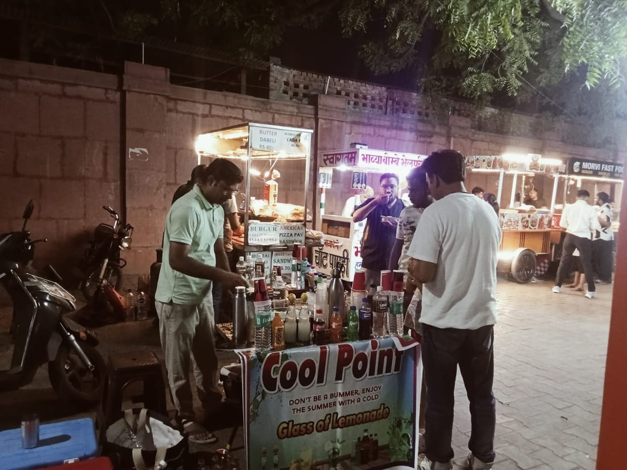 Professors sell lemon water after teaching B Tech students in college