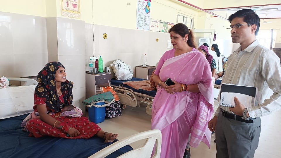 Women Commission President babita chauhan inspected Lady Loyal Hospital