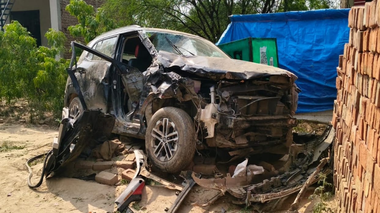 Alwar News: Horrific road accident near Karauli Bagh, three killed, five seriously injured