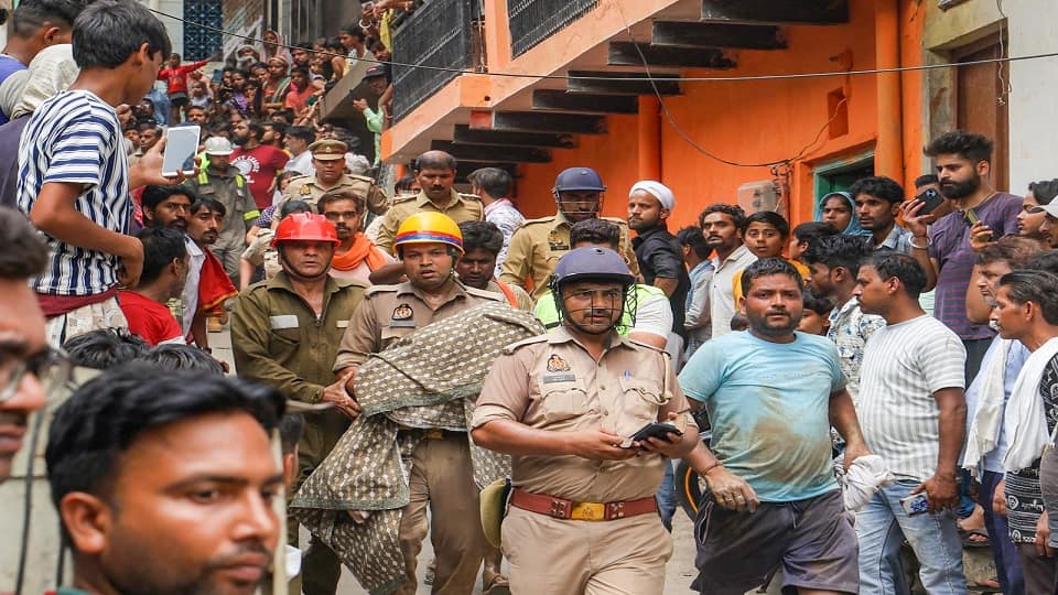 Six houses collapsed during excavation in Mathura three died know cause of the accident