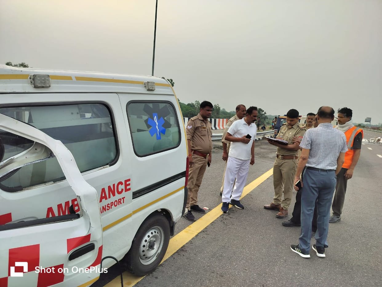 Amethi: Ambulance carrying a dead body collided with a pickup, five people died tragically, all the deceased w