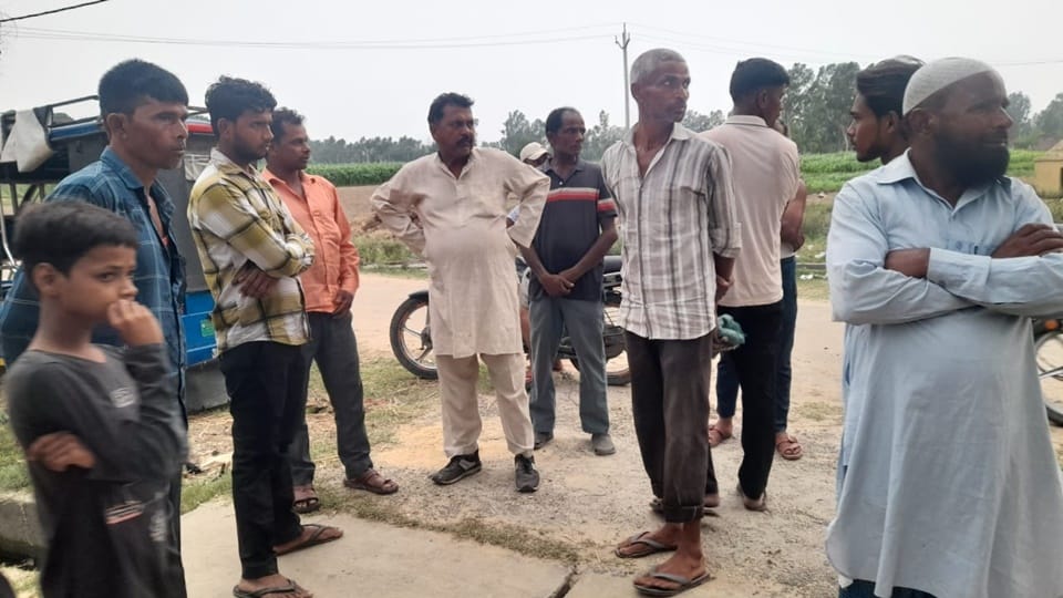 UP: Waited in field till tantrik fell asleep, parked bike 600 meters away, then slit neck with a knife