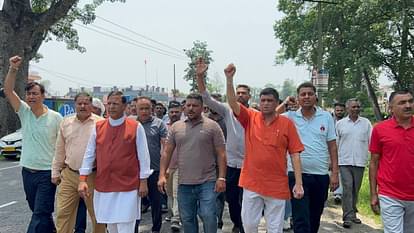 Sirmour: पुलिस ने युवती को अंबाला से किया बरामद, प्रदर्शन कर रहे 4 लोग गिरफ्तार; बिंदल और SDM के बीच नोकझोंक Sirmour Police recovered the girl from Ambala 4 people protesting were arrested
