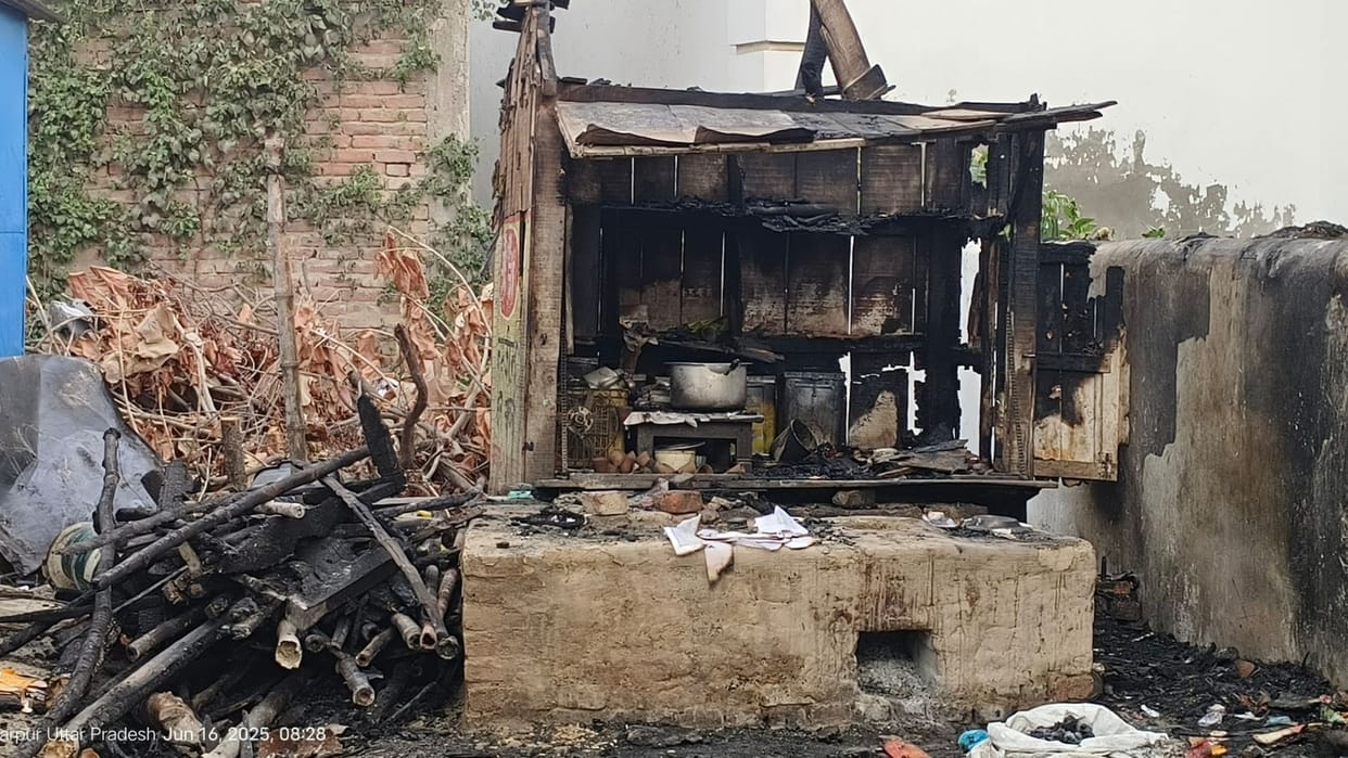 Fire broke out in two shops near Junior High School property worth thousands burnt to ashes in ballia