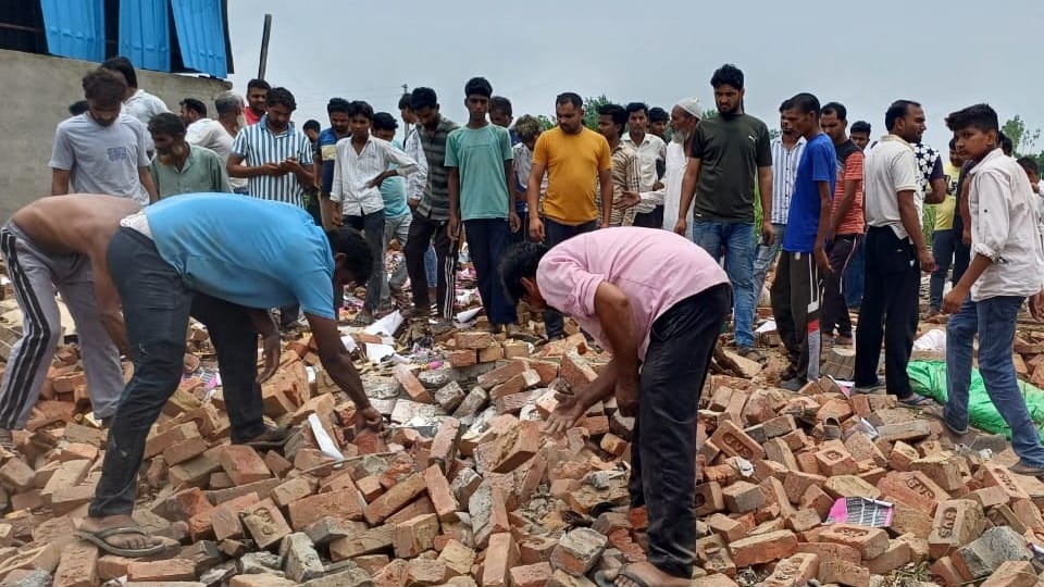 massive explosion in firecracker factory four women dies in amroha