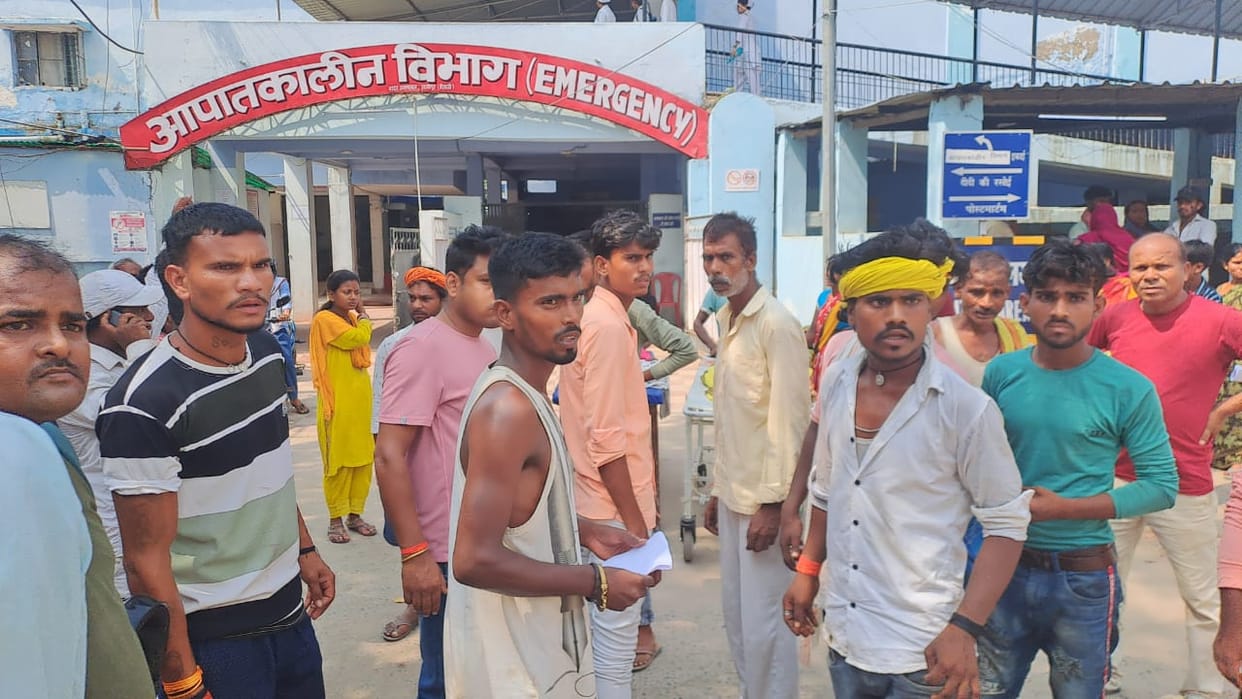 Bihar Road Accident: 6 Dead After Pickup Van Tyre Burst in Vaishali, Many Critically Injured