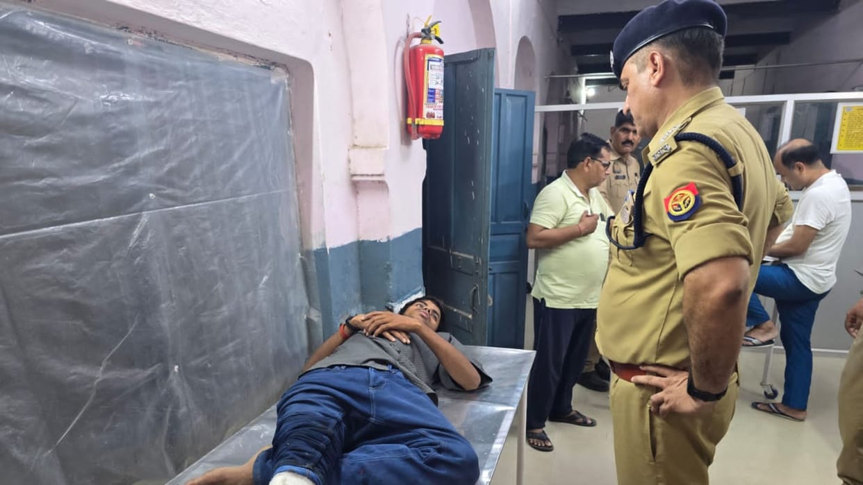 Police Encounter in Jaunpur Two robbers injured and six arrested in case of loot