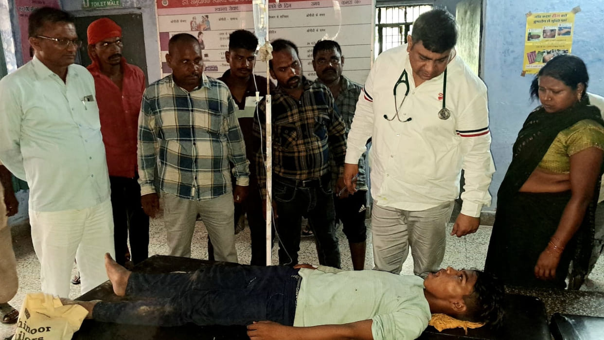 A teenager was injured due to lightning in the colony, he had gone to pick mangoes in the orchard