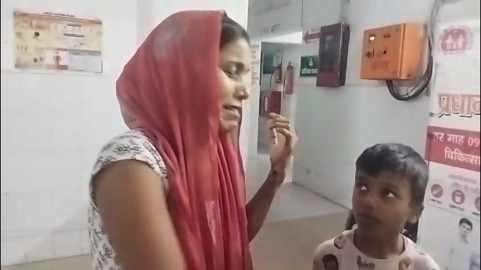 In a domestic dispute husband beat his wife by holding her hair video goes viral