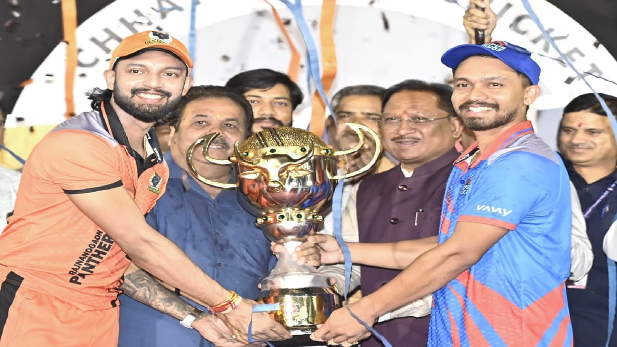 CCPL 2025: Raipur Rhinos and Rajnandgaon Panthers became winners; CM Sai honored winning team