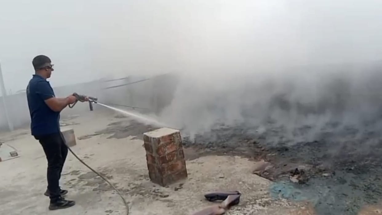 Fire broke out in a fruit crate kept on the roof chaos ensued,