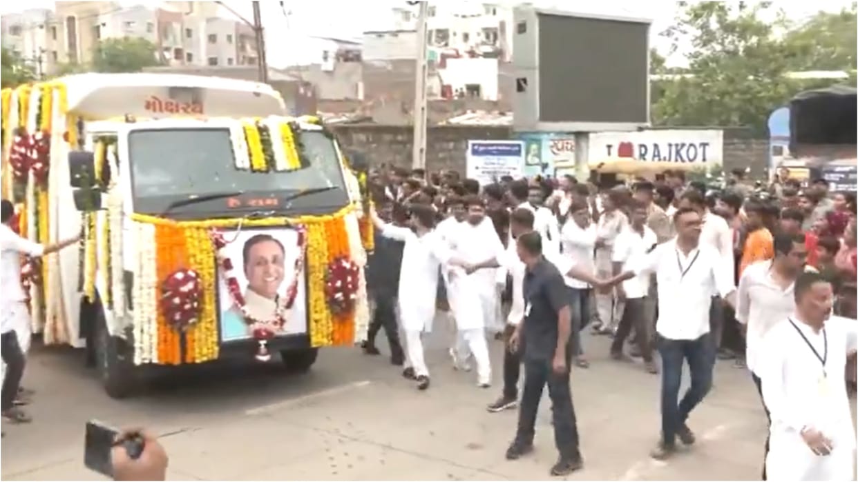 Former Gujarat CM Vijay Rupani Funeral Live Family Age Political Career Ahmedabad Plane Crash News in Hindi