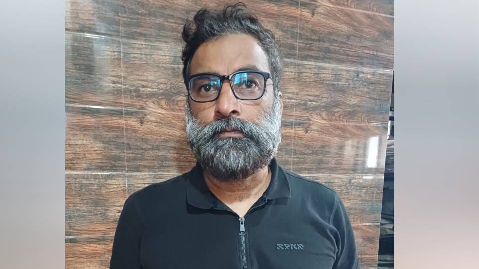 STF arrested a builder in Lucknow who had grabbed crores of rupees by making fake deed