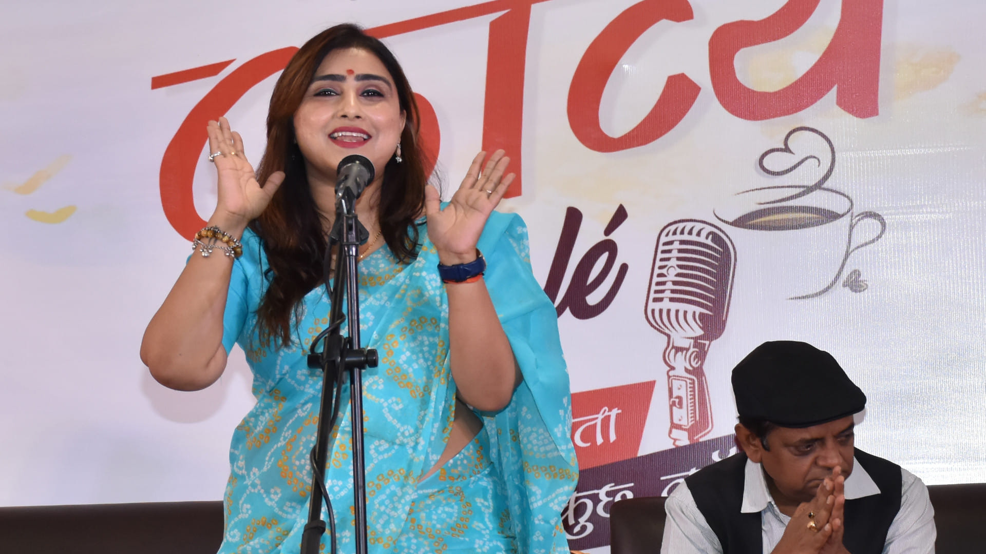 Famous poets gave their presentation in Kavya Cafe in Gorakhpur, it was organized by Amar Ujala