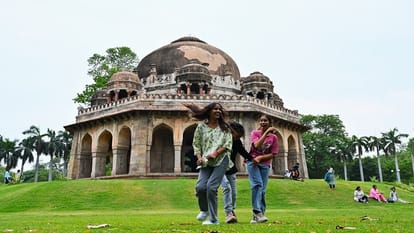Delhi Weather Forecast summer in February temperature crosses 30°C for fourth time