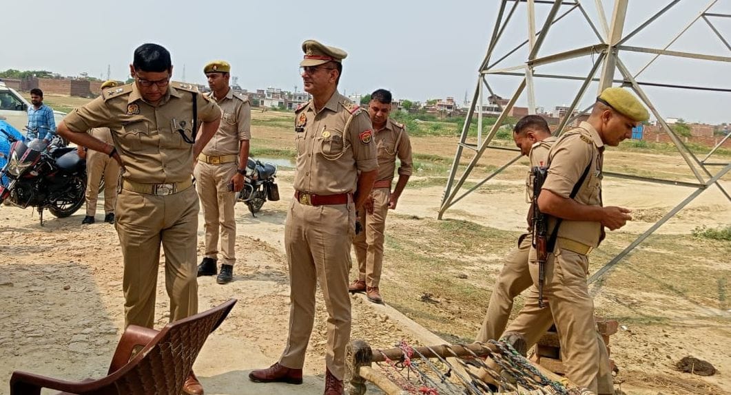 miscreants attacked woman sleeping outside house and looted her jewellery