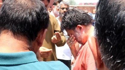Demonstration in Srinagar for the safety and return of children trapped in Iran