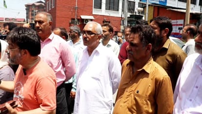 Demonstration in Srinagar for the safety and return of children trapped in Iran