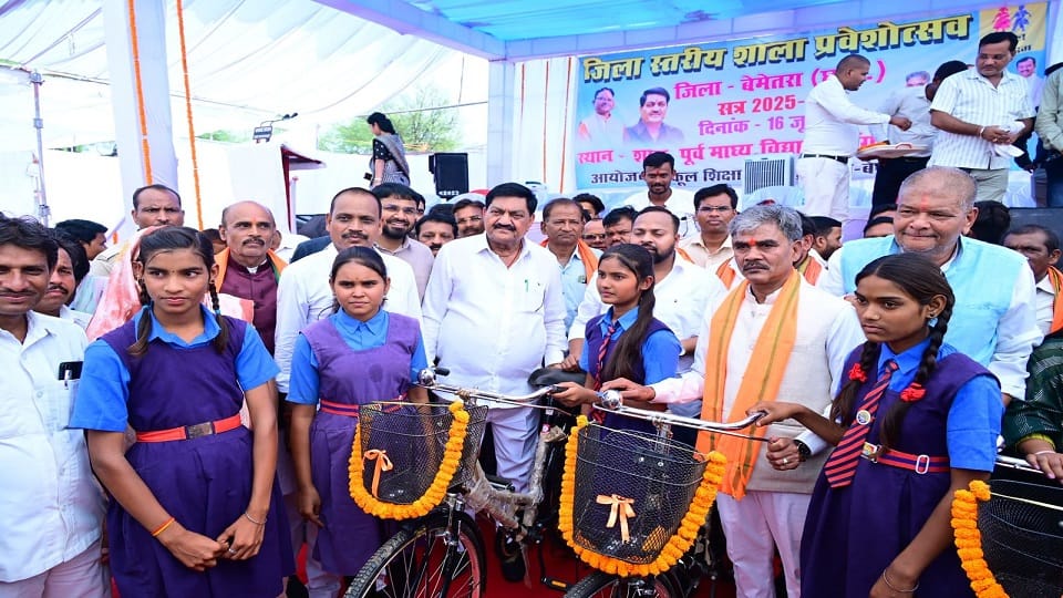 जिला स्तरीय शाला प्रवेश उत्सव