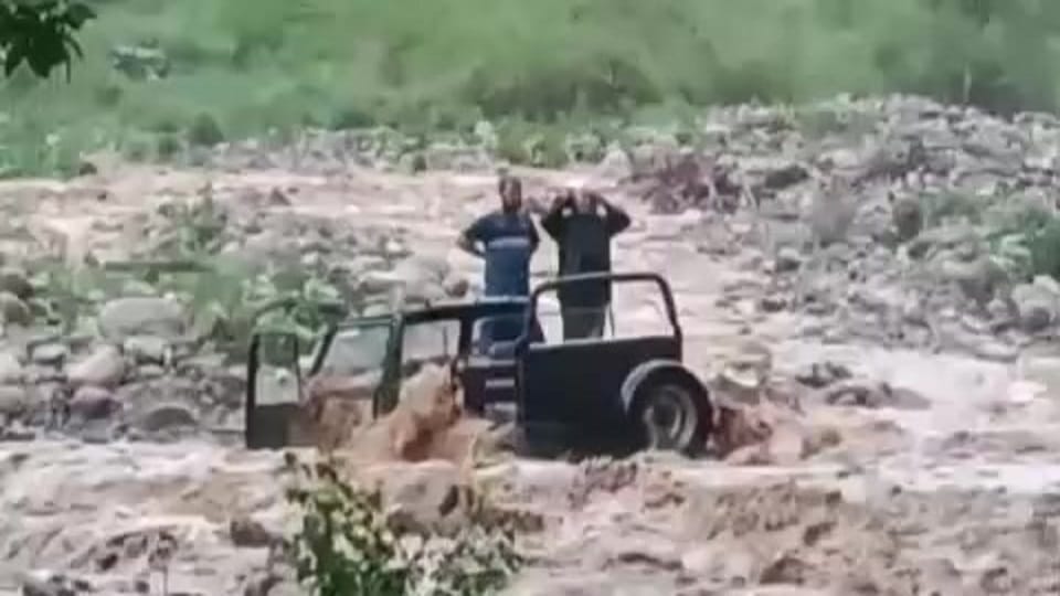 Two gypsies of tourists returning from Dhikala zone ramnagar got stuck in the drains