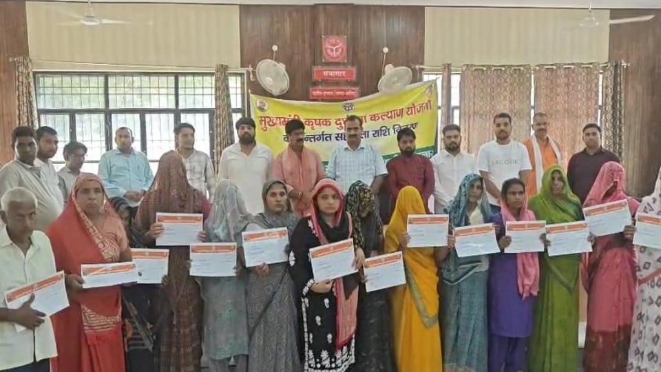 Accident insurance cheques distributed to farmers